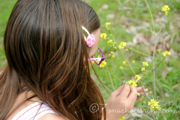 Springtime scavenger hunt flower garden