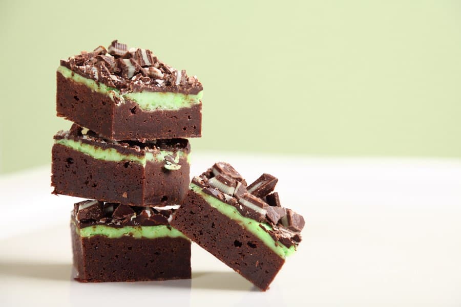 From cookies to cake, these chocolate mint recipes will have your taste buds singing. Find the perfect chocolate mint recipes for your next party or holiday gathering!