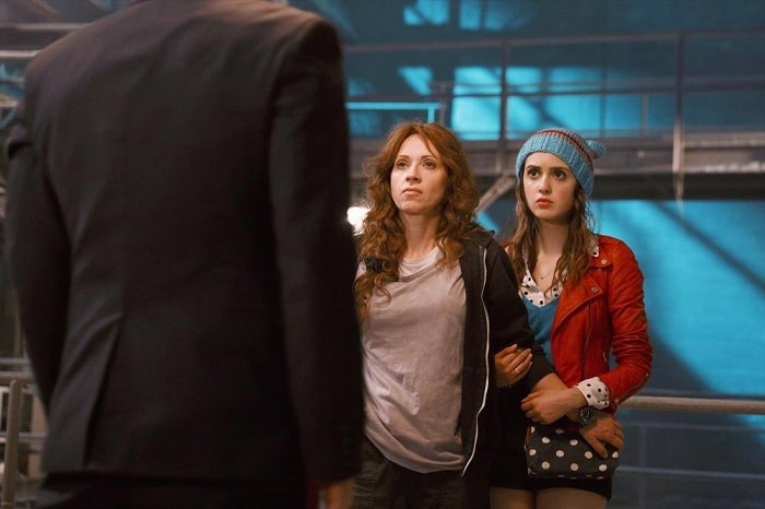 Leigh-Allyn Baker as Liz