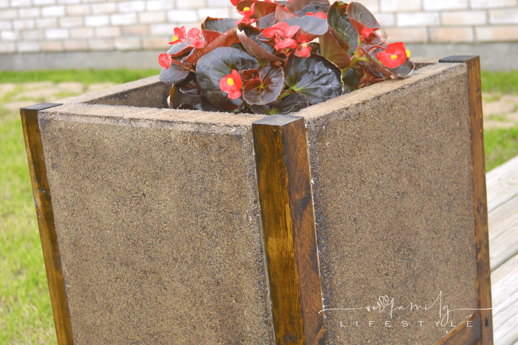Fabulously Easy DIY Concrete Paver Planter