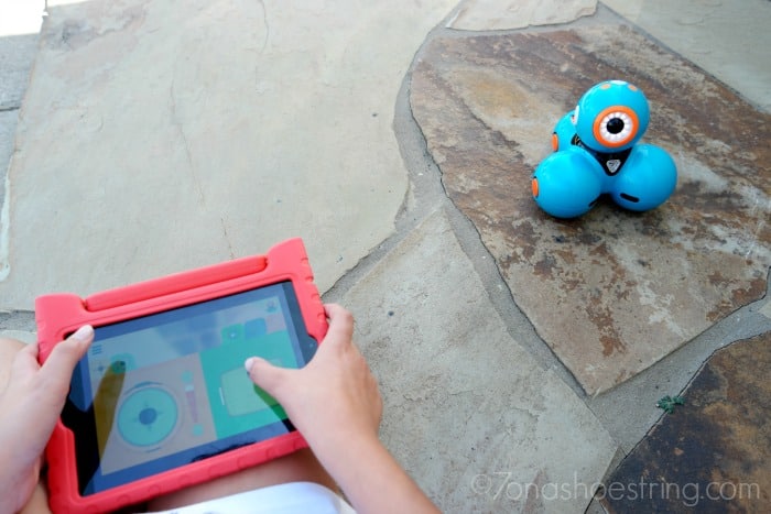 Wonder Workshop Dash robot