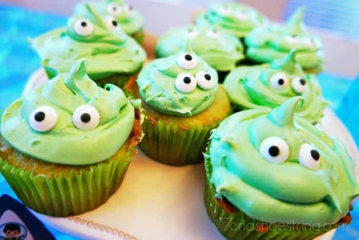 Miles from Tomorrowland Blodger Cupcakes