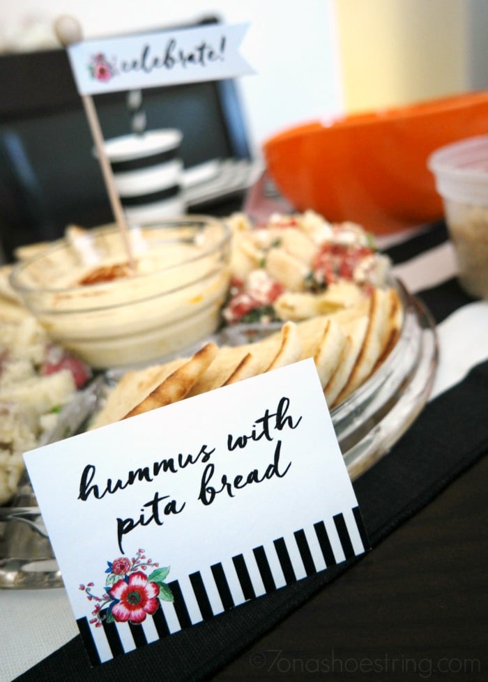 Zoës Kitchen hummus with pita bread