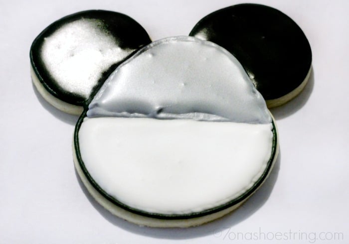 Star Wars Mickey R2D2 cookie decorating