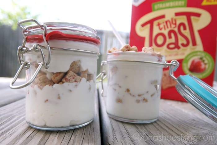 Strawberry-Tiny-Toast-Yogurt-Parfaits