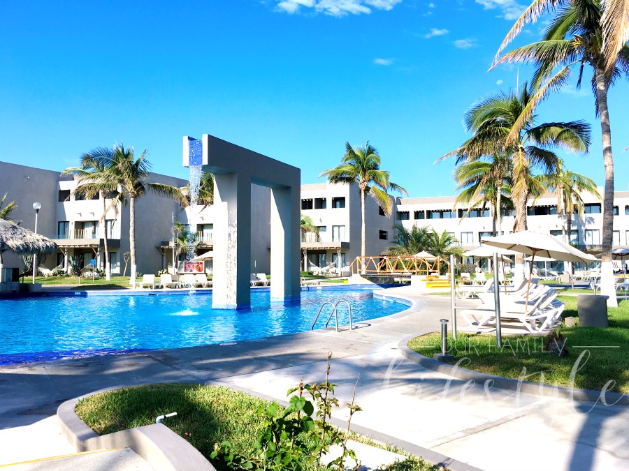 Holiday Inn Los Cabos family pool